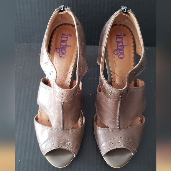 Indigo by Clarks Shoes. Size 10. Grey. - Picture 7 of 7